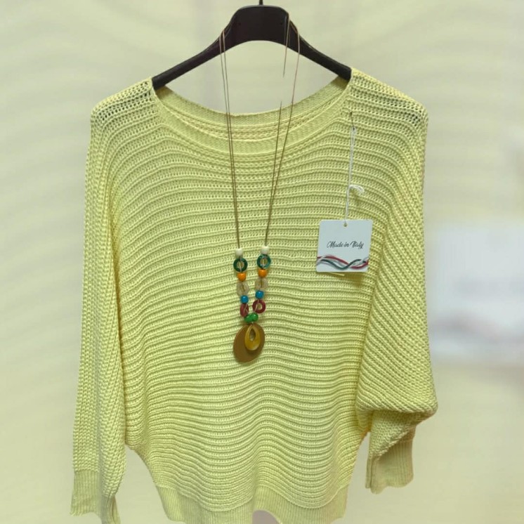 Pull jaune collier