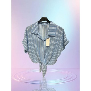 Chemise a nœud bleu