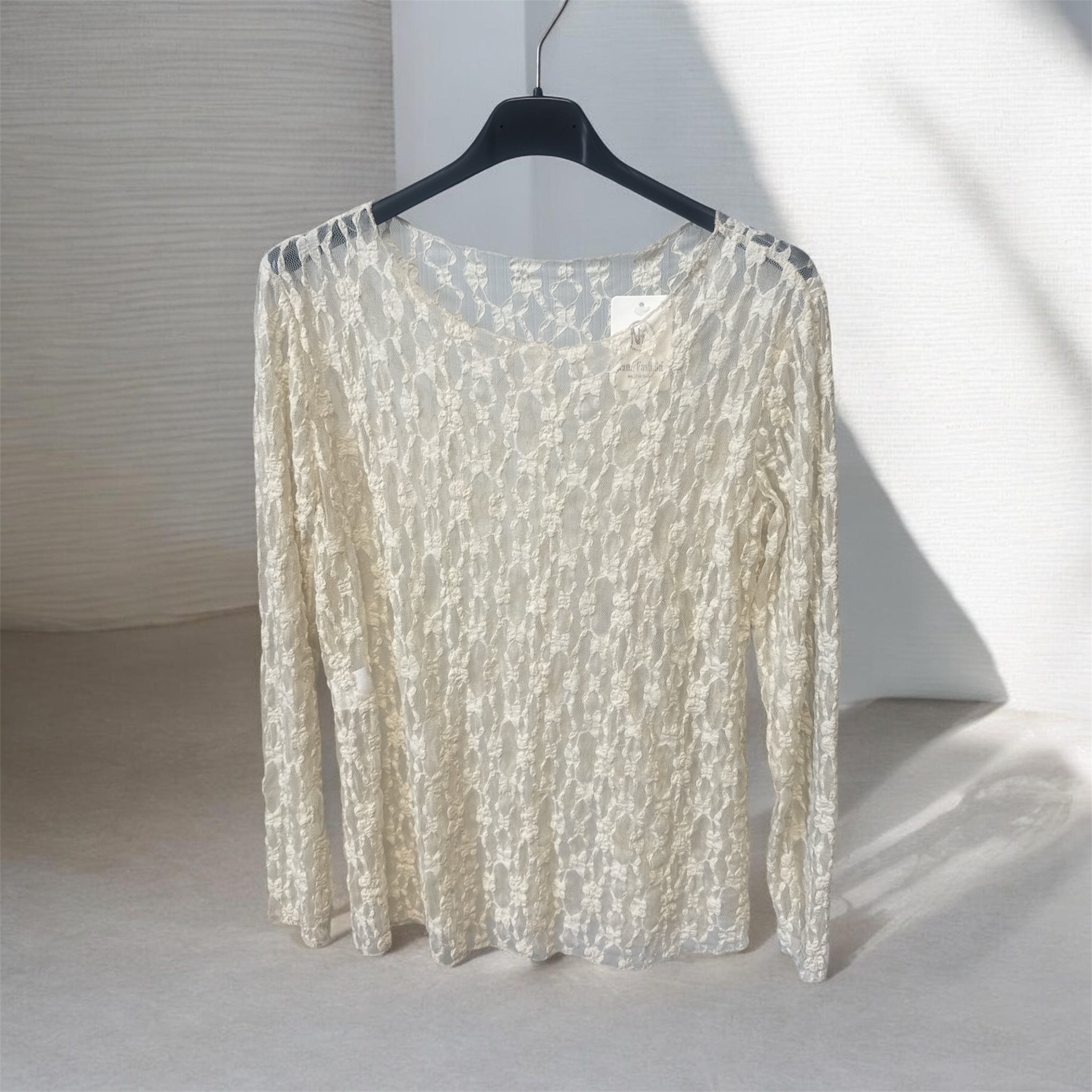 Pull beige dentelle