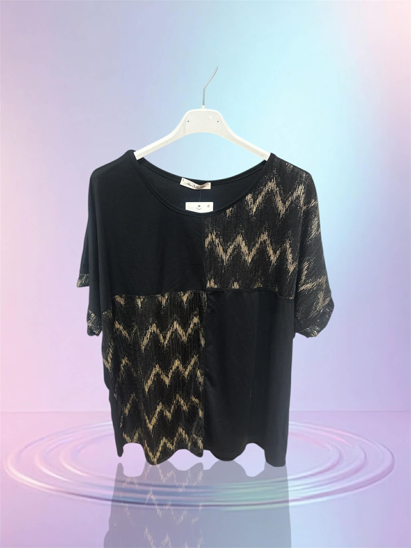 T-shirt noir et doré