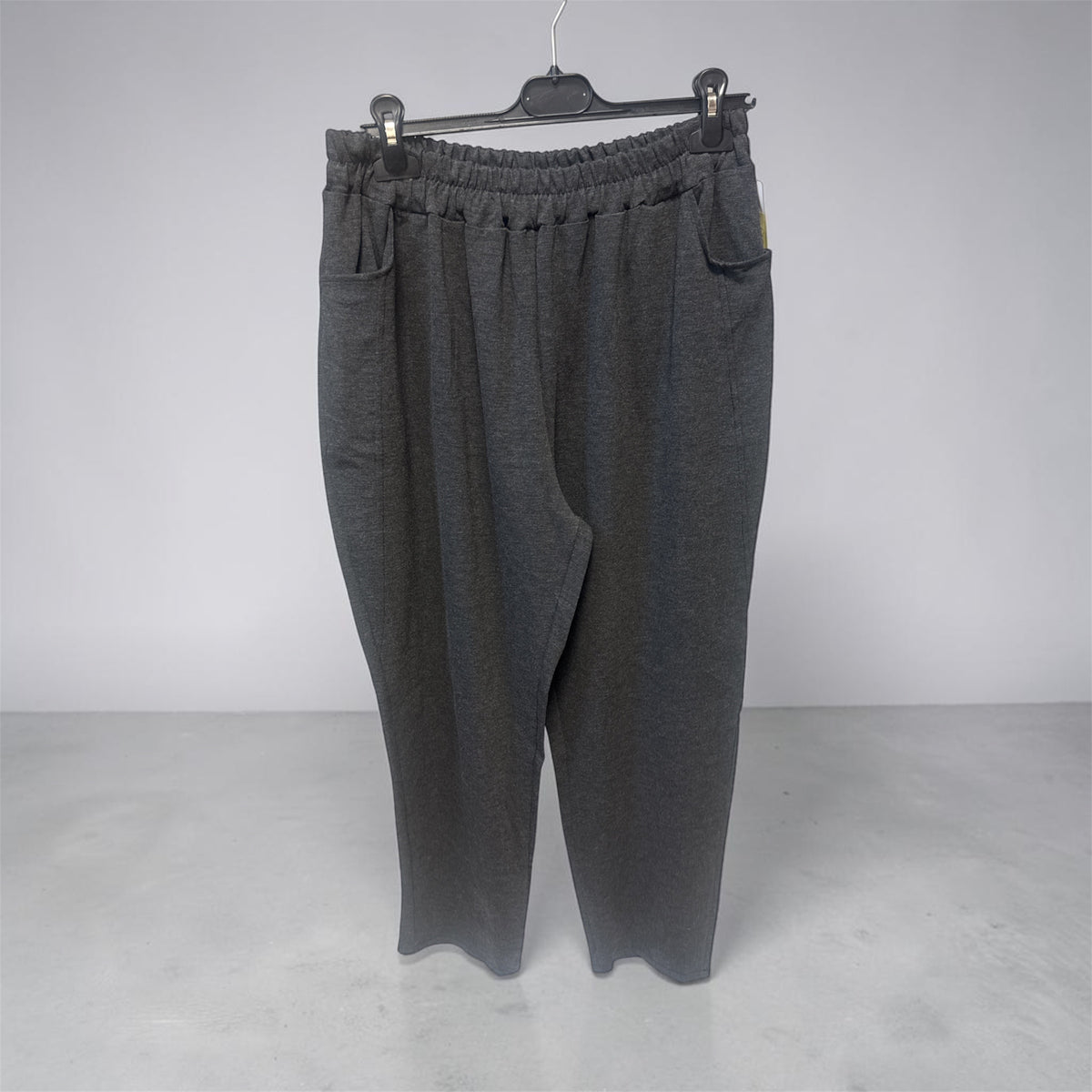 Pantalon gris, belle taille