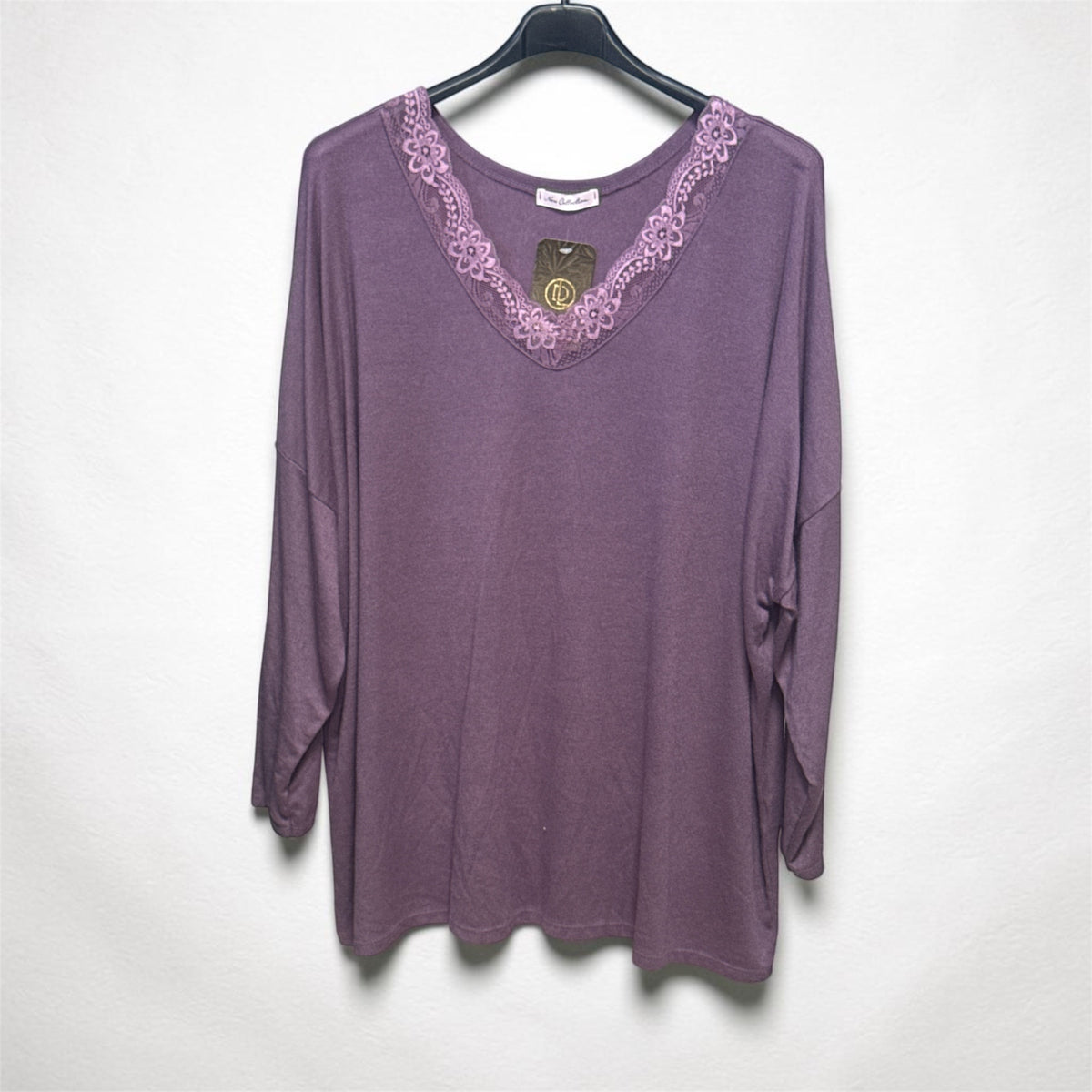 Pull violet dentelle