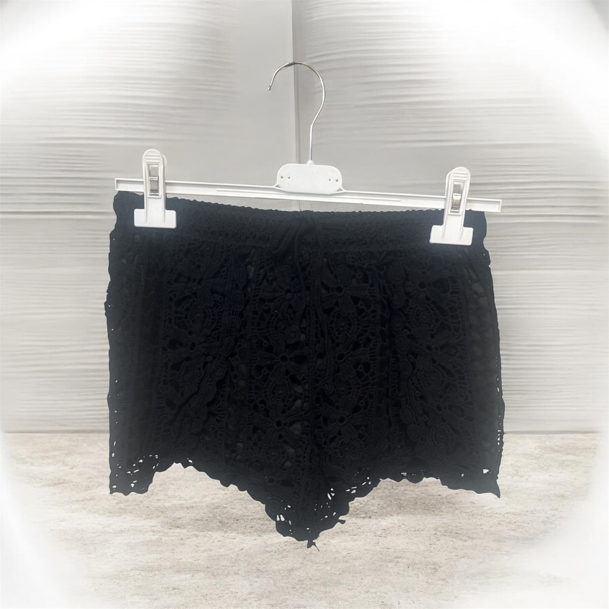 Short coton brodé noir