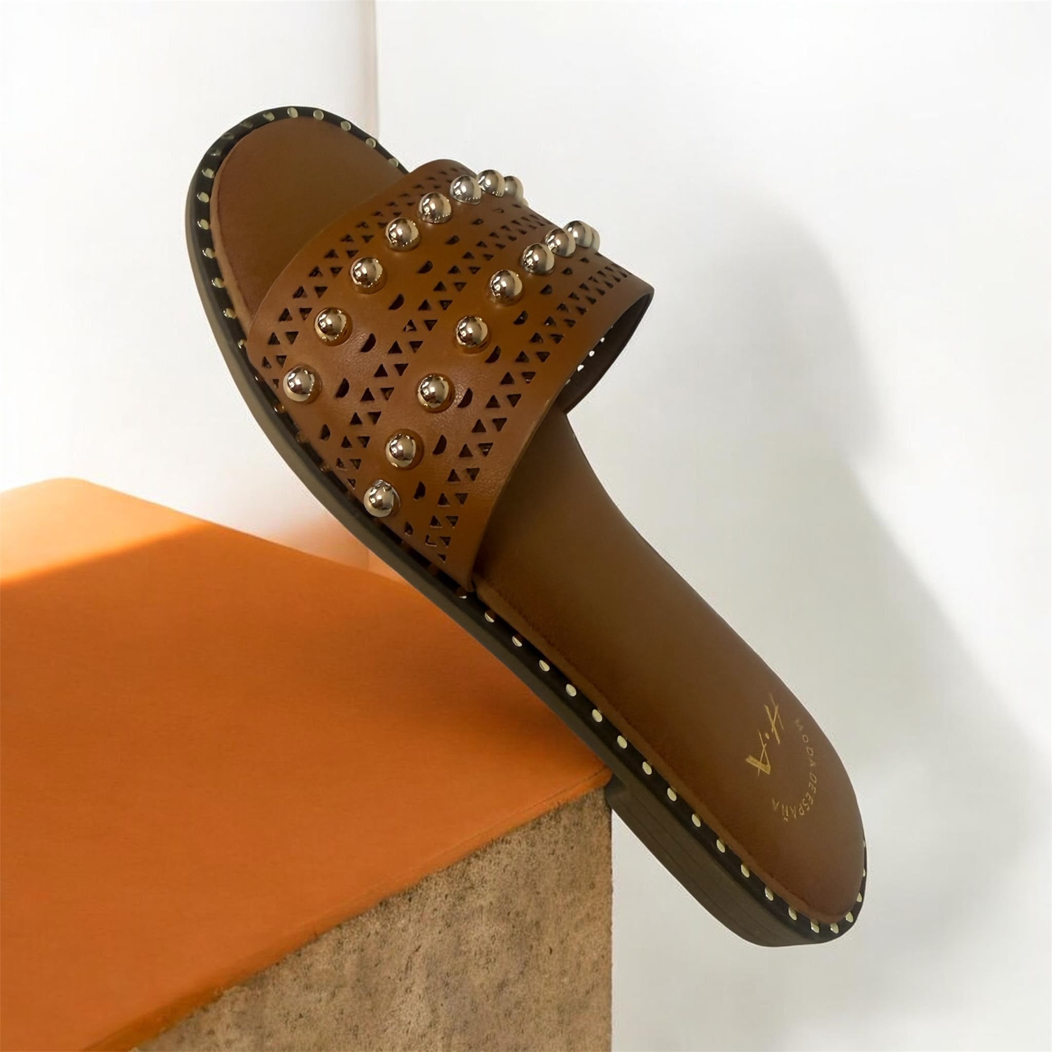 Claquette camel 38